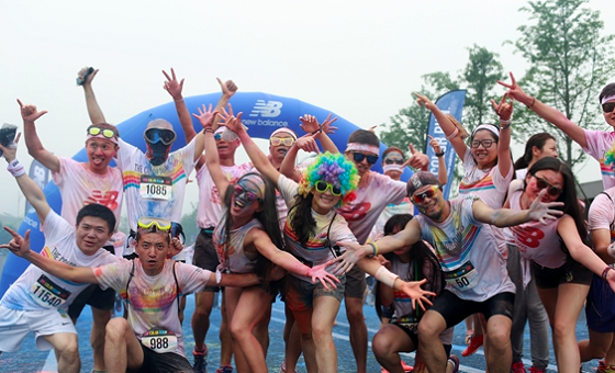 New Balance赞助最绚丽多彩的“ The Color Run New Balance赞助最绚丽多彩的“ The Color Run