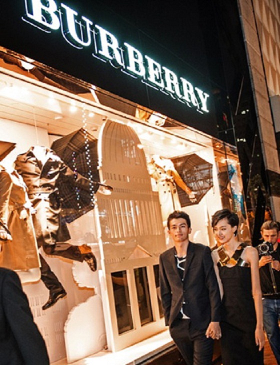 Burberry“风衣艺术”展上海揭幕 Burberry“风衣艺术”展上海揭幕