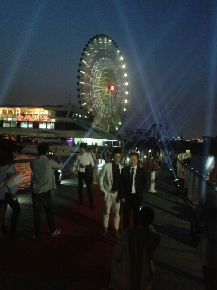 激情百度酒吧9周年庆典 激情百度酒吧9周年庆典